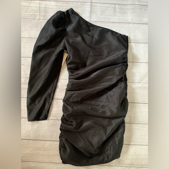 NWT Aritzia Wilfred Rhapsody Black One Long Sleeve Ruched Mini Dress in Size 8 - Picture 9 of 9